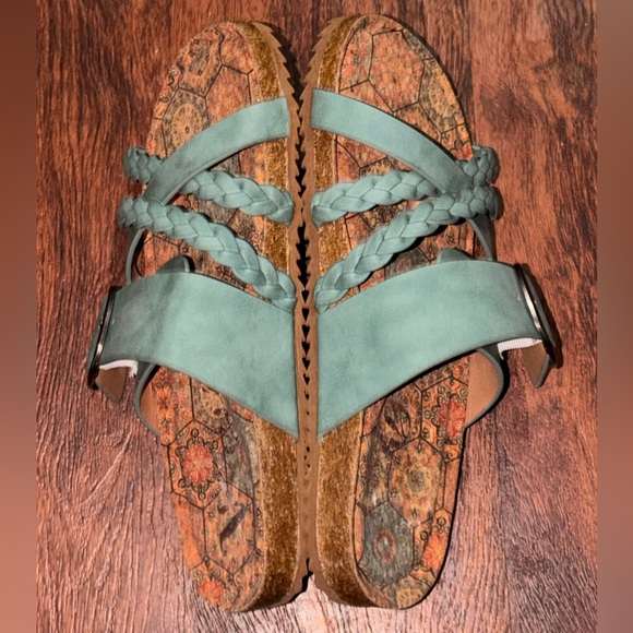 Sandals - Picture 6 of 10